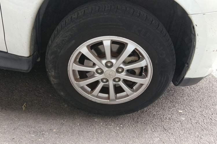 Used Mitsubishi ASX 2013 1.6L Manual Two-Wheel Drive Standard Edition Right Front Wheel Hub