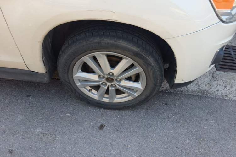 Used Mitsubishi ASX 2013 2.0L CVT 4x4 Flagship Edition Right Front Wheel Hub