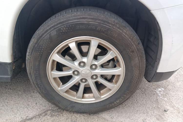 Used Mitsubishi ASX 2013 2.0L CVT Two-Wheel Drive Elite Edition Right Front Wheel Hub