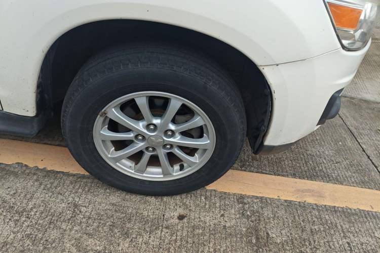 Used Mitsubishi ASX 2013 1.6L Manual Two-Wheel Drive Standard Edition Right Front Wheel Hub
