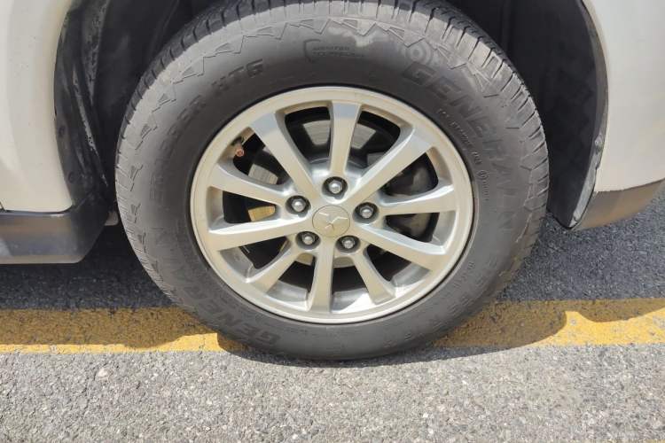 Used Mitsubishi ASX 2013 2.0L CVT Two-Wheel Drive Luxury Edition Right Front Wheel Hub