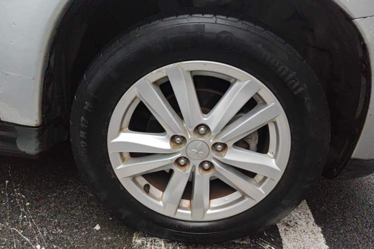 Used Mitsubishi ASX 2013 2.0L CVT Four-Wheel Drive Premium Edition Right Front Wheel Hub