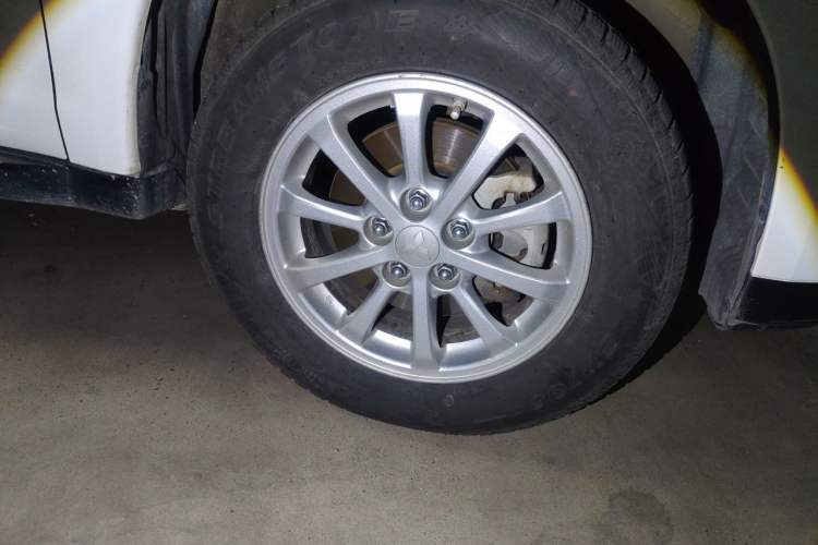 Used Mitsubishi ASX 2013 2.0L CVT Two-Wheel Drive Elite Edition Right Front Wheel Hub