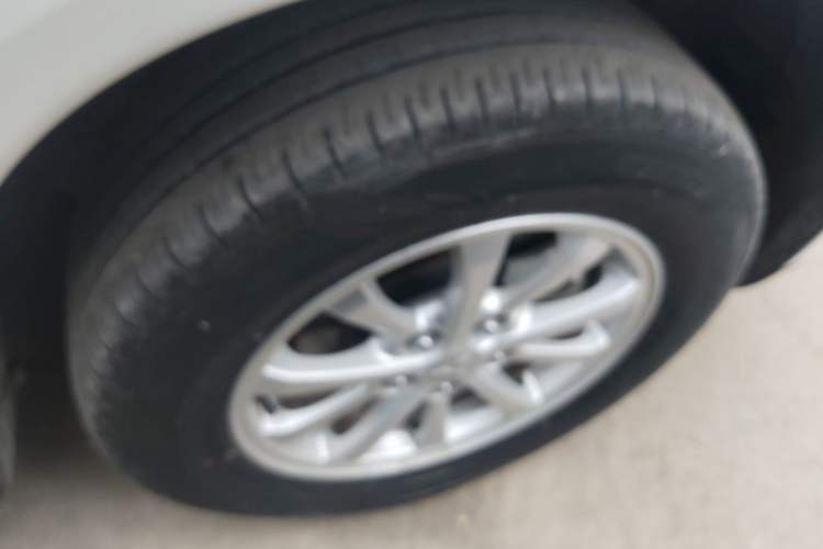 Used Mitsubishi ASX 2013 2.0L CVT Two-Wheel Drive Elite Edition Right Front Wheel Hub