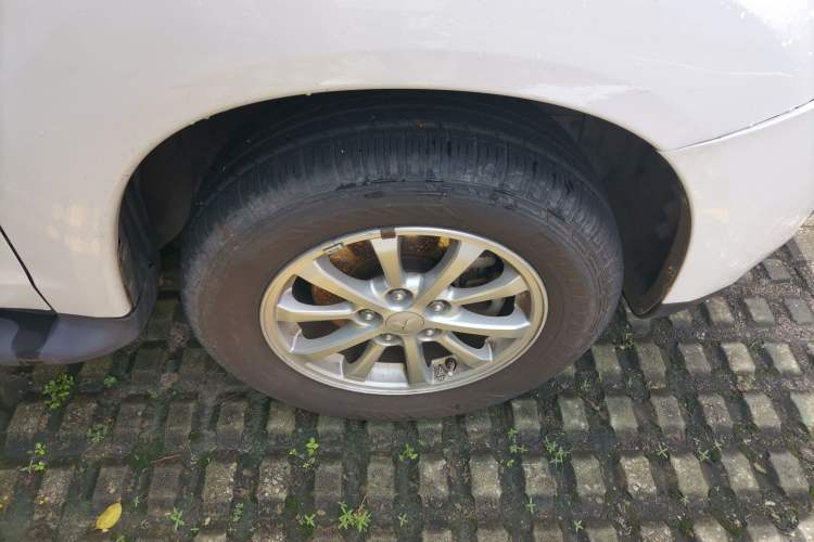 Used Mitsubishi ASX 2013 2.0L CVT Two-Wheel Drive Elite Edition Right Front Wheel Hub