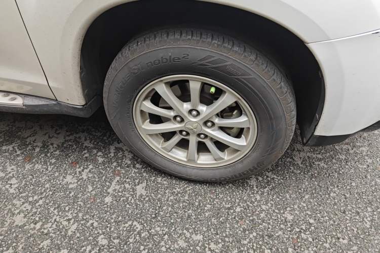 Used Mitsubishi ASX 2013 2.0L CVT Two-Wheel Drive Elite Edition Right Front Wheel Hub