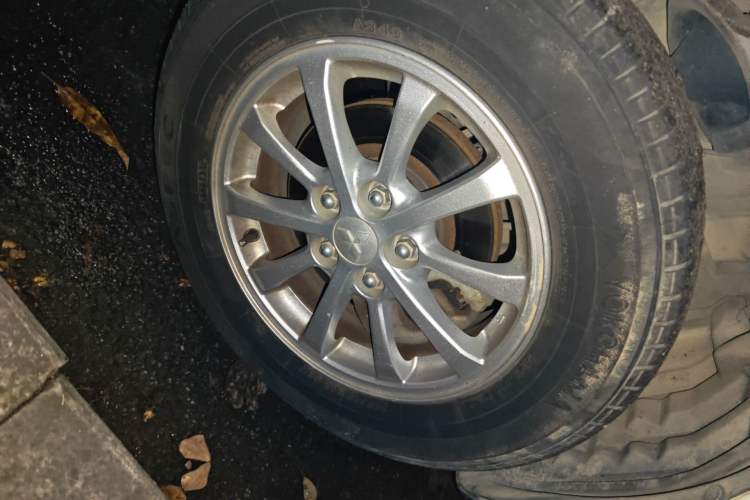Used Mitsubishi ASX 2013 2.0L CVT Two-Wheel Drive Luxury Edition Right Front Wheel Hub
