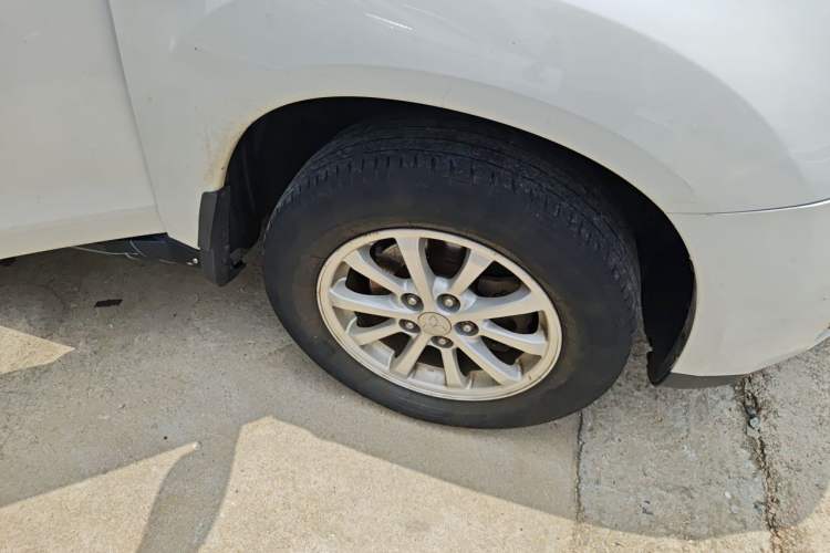 Used Mitsubishi ASX 2013 2.0L CVT Two-Wheel Drive Luxury Edition Right Front Wheel Hub