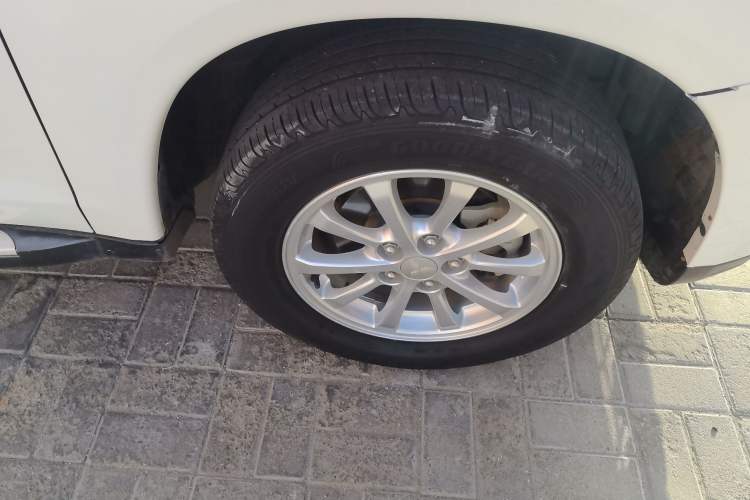 Used Mitsubishi ASX 2013 2.0L CVT Two-Wheel Drive Elite Edition Right Front Wheel Hub