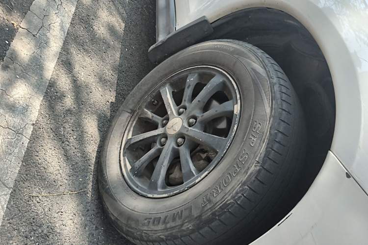 Used Mitsubishi ASX 2013 2.0L CVT Two-Wheel Drive Elite Edition Right Front Wheel Hub