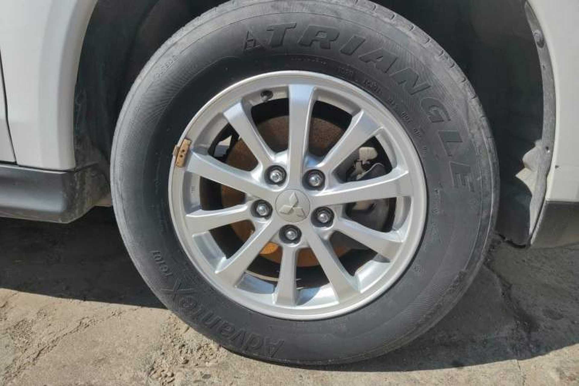 Used Mitsubishi ASX 2013 2.0L CVT Two-Wheel Drive Luxury Edition Right Front Wheel Hub