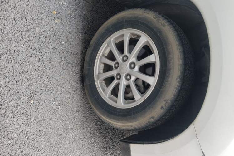 Used Mitsubishi ASX 2013 2.0L CVT Two-Wheel Drive Elite Edition Right Front Wheel Hub