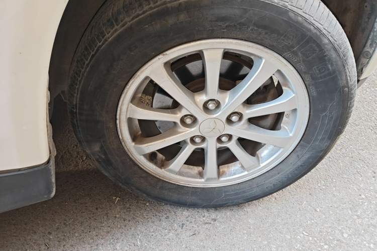 Used Mitsubishi ASX 2013 2.0L CVT Two-Wheel Drive Elite Edition Right Front Wheel Hub