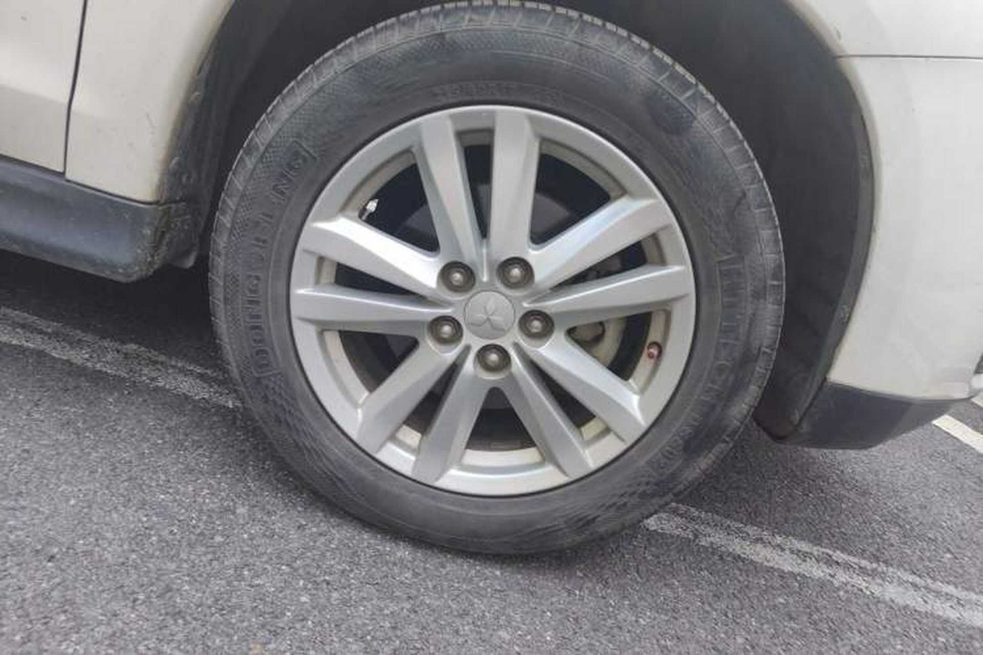 Used Mitsubishi ASX 2013 2.0L CVT Four-Wheel Drive Premium Edition Right Front Wheel Hub