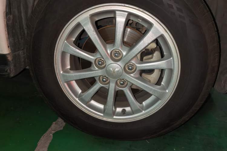 Used Mitsubishi ASX 2013 2.0L CVT Two-Wheel Drive Elite Edition Right Front Wheel Hub