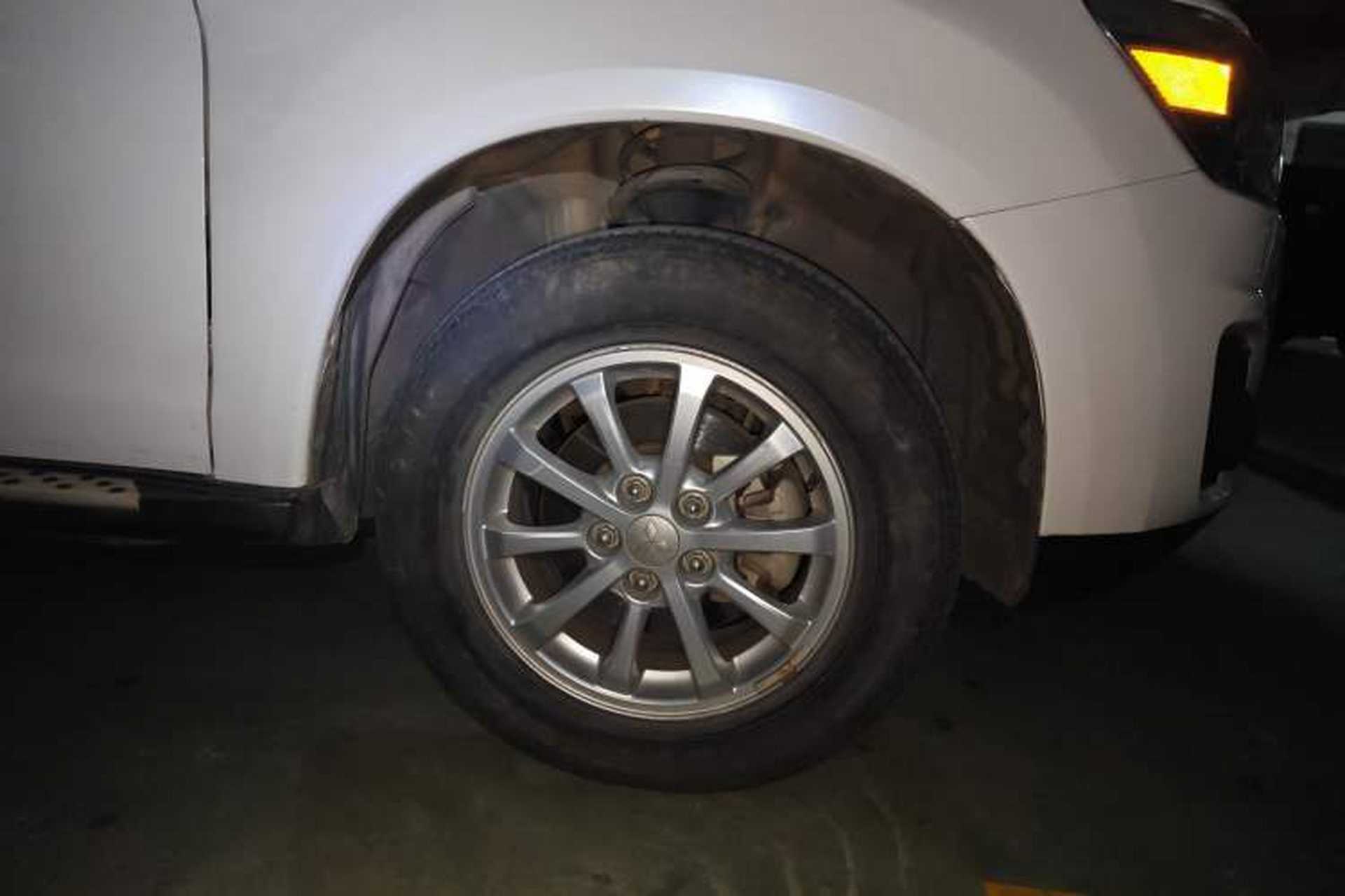 Used Mitsubishi ASX 2013 2.0L CVT Two-Wheel Drive Elite Edition Right Front Wheel Hub