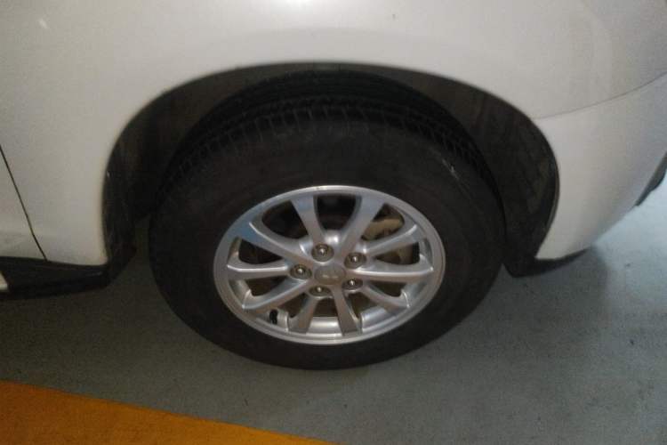 Used Mitsubishi ASX 2013 2.0L CVT Two-Wheel Drive Elite Edition Right Front Wheel Hub