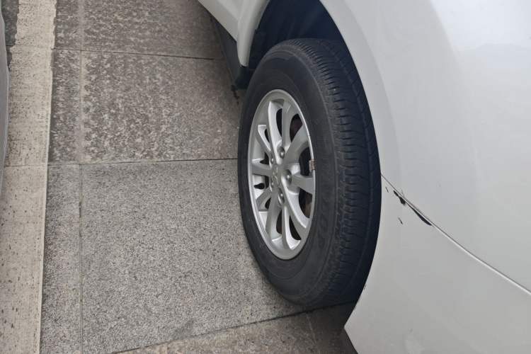 Used Mitsubishi ASX 2013 2.0L CVT Two-Wheel Drive Elite Edition Right Front Wheel Hub