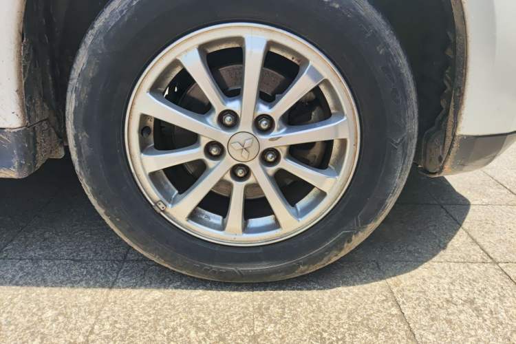 Used Mitsubishi ASX 2013 2.0L CVT Two-Wheel Drive Luxury Edition Right Front Wheel Hub