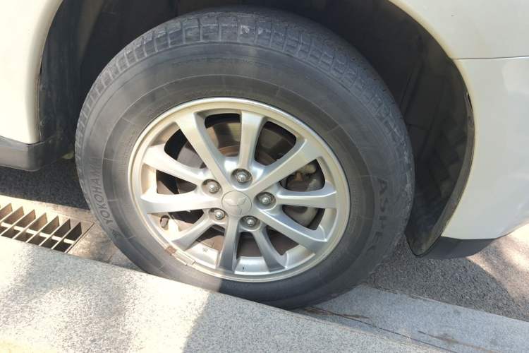 Used Mitsubishi ASX 2013 2.0L CVT Two-Wheel Drive Elite Edition Right Front Wheel Hub