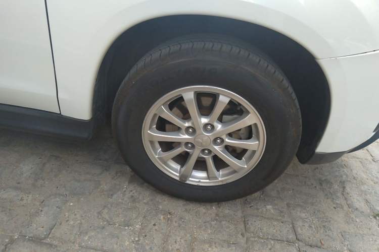 Used Mitsubishi ASX 2013 2.0L CVT Two-Wheel Drive Elite Edition Right Front Wheel Hub