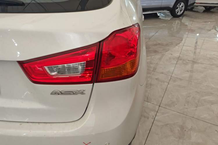 Used Mitsubishi ASX 2013 2.0L CVT Two-Wheel Drive Elite Edition Right Rear Taillight