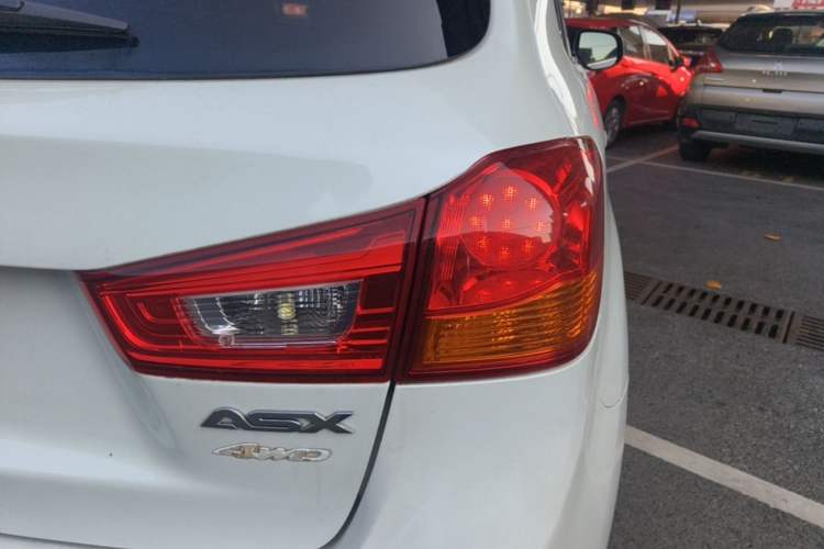 Used Mitsubishi ASX 2013 2.0L CVT Four-Wheel Drive Premium Edition Right Rear Taillight