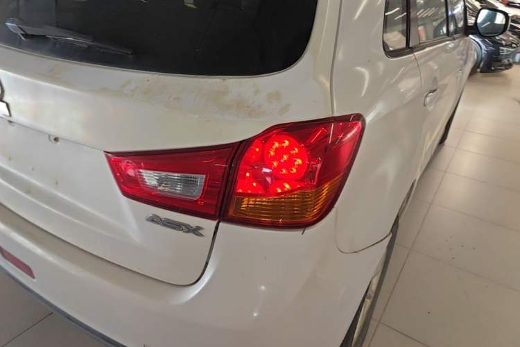 Used Mitsubishi ASX 2013 2.0L CVT Two-Wheel Drive Elite Edition Right Rear Taillight