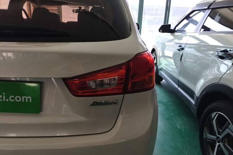 Used Mitsubishi ASX 2013 2.0L CVT Two-Wheel Drive Elite Edition Right Rear Taillight