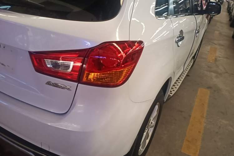 Used Mitsubishi ASX 2013 2.0L CVT Two-Wheel Drive Elite Edition Right Rear Taillight