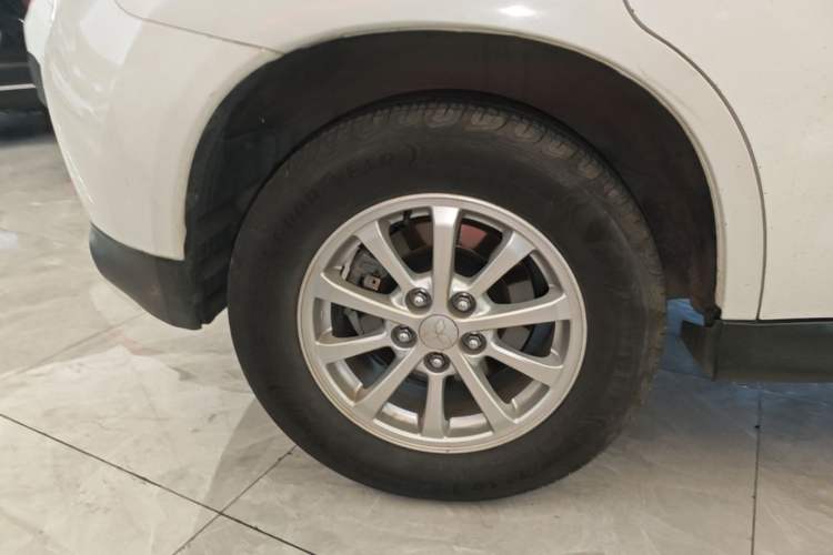 Used Mitsubishi ASX 2013 2.0L CVT Two-Wheel Drive Elite Edition Right Rear Wheel Hub