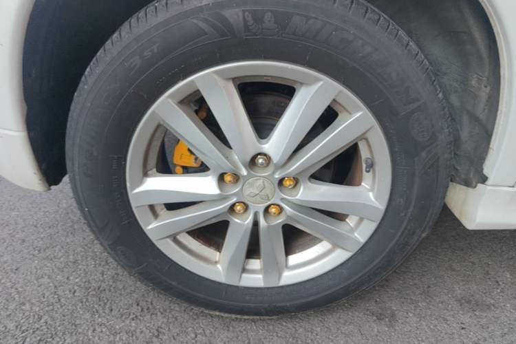 Used Mitsubishi ASX 2013 2.0L CVT Four-Wheel Drive Premium Edition Right Rear Wheel Hub