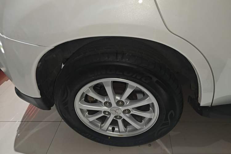 Used Mitsubishi ASX 2013 2.0L CVT Two-Wheel Drive Elite Edition Right Rear Wheel Hub