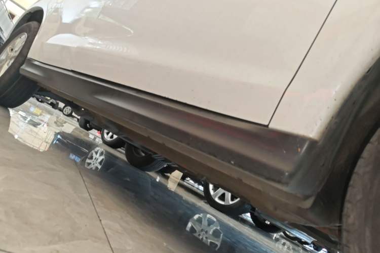 Used Mitsubishi ASX 2013 2.0L CVT Two-Wheel Drive Elite Edition Right Side Sill