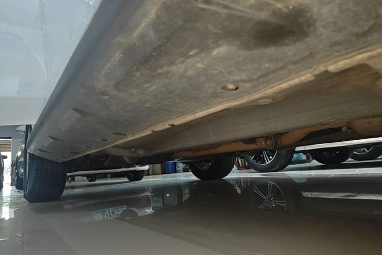 Used Mitsubishi ASX 2013 2.0L CVT Two-Wheel Drive Elite Edition Right Side Sill