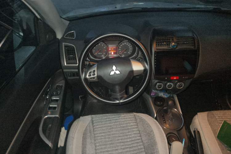 Used Mitsubishi ASX 2013 2.0L CVT Two-Wheel Drive Elite Edition Steering Wheel