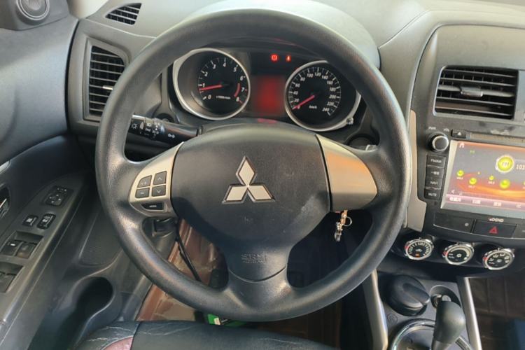 Used Mitsubishi ASX 2013 2.0L CVT Two-Wheel Drive Elite Edition Steering Wheel