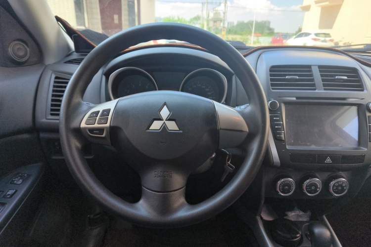 Used Mitsubishi ASX 2013 2.0L CVT Two-Wheel Drive Elite Edition Steering Wheel
