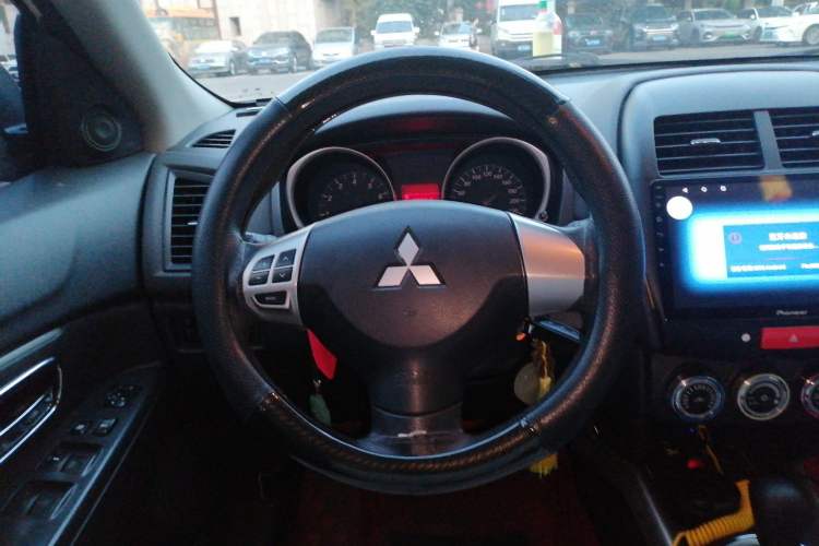 Used Mitsubishi ASX 2013 2.0L CVT Two-Wheel Drive Elite Edition Steering Wheel