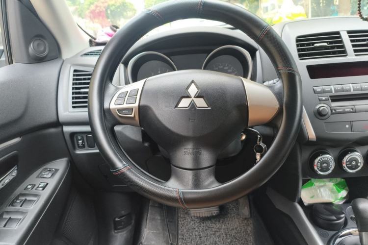 Used Mitsubishi ASX 2013 2.0L CVT Two-Wheel Drive Elite Edition Steering Wheel
