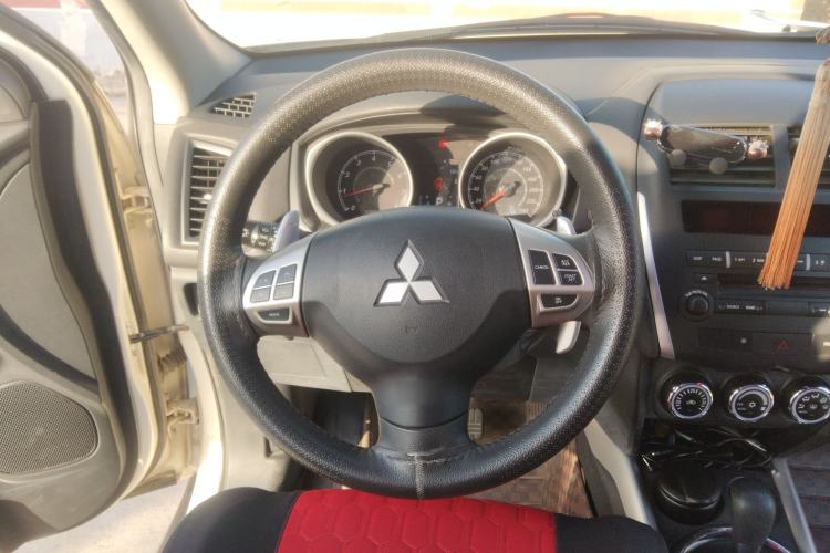 Used Mitsubishi ASX 2013 2.0L CVT Four-Wheel Drive Premium Edition Steering Wheel