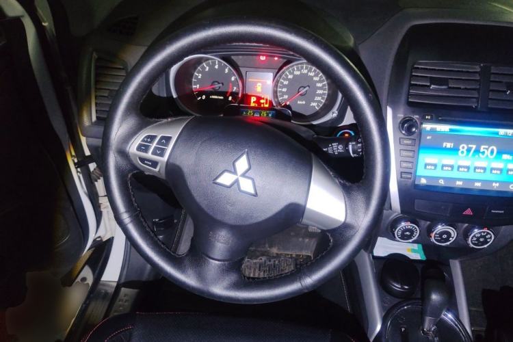 Used Mitsubishi ASX 2013 2.0L CVT Two-Wheel Drive Elite Edition Steering Wheel
