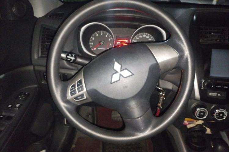 Used Mitsubishi ASX 2013 2.0L CVT Two-Wheel Drive Elite Edition Steering Wheel