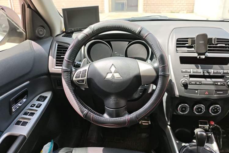 Used Mitsubishi ASX 2013 2.0L CVT Two-Wheel Drive Luxury Edition Steering Wheel