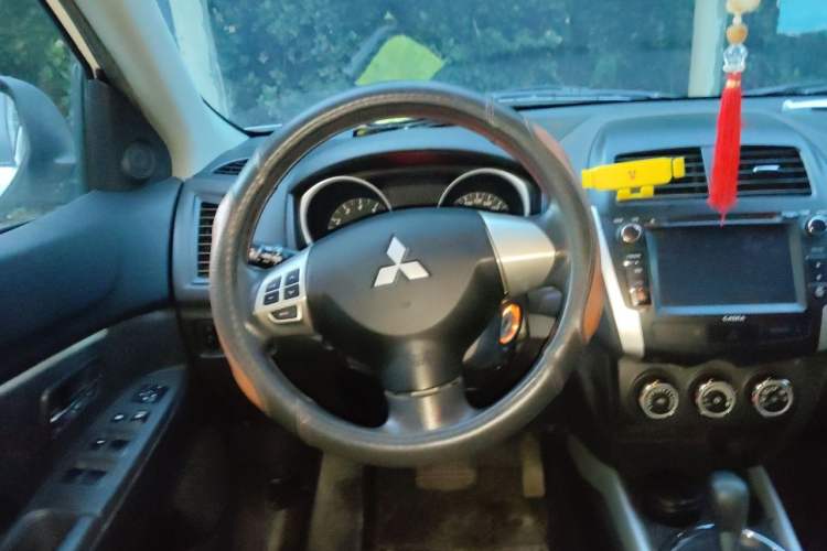 Used Mitsubishi ASX 2013 2.0L CVT Two-Wheel Drive Elite Edition Steering Wheel