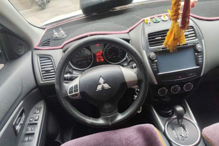Used Mitsubishi ASX 2013 2.0L CVT Two-Wheel Drive Elite Edition Steering Wheel