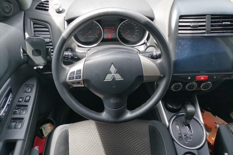 Used Mitsubishi ASX 2013 2.0L CVT Two-Wheel Drive Elite Edition Steering Wheel