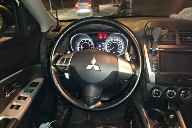 Used Mitsubishi ASX 2013 2.0L CVT Two-Wheel Drive Luxury Edition Steering Wheel