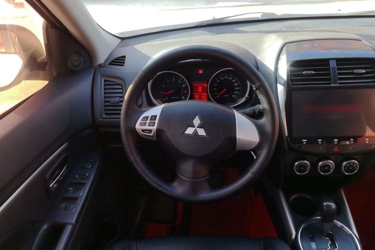 Used Mitsubishi ASX 2013 2.0L CVT Two-Wheel Drive Elite Edition Steering Wheel