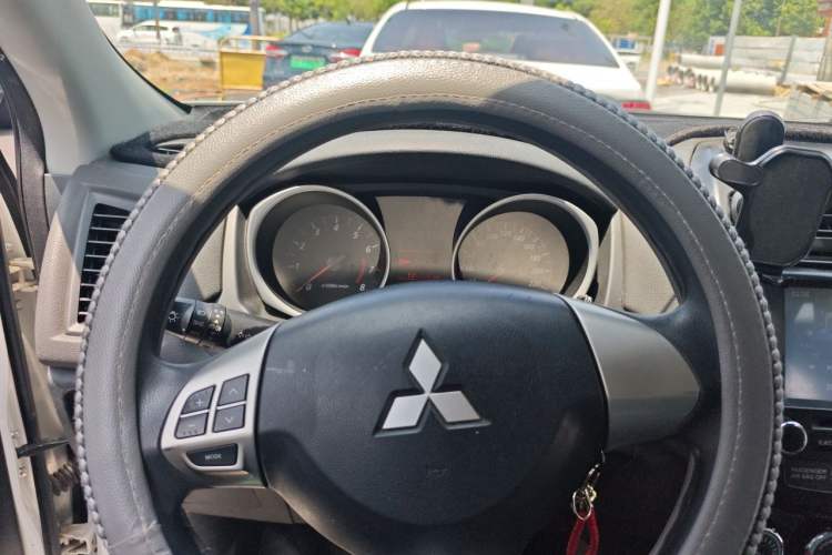 Used Mitsubishi ASX 2013 2.0L CVT Two-Wheel Drive Elite Edition Steering Wheel